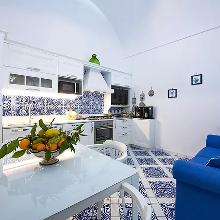 - Maison